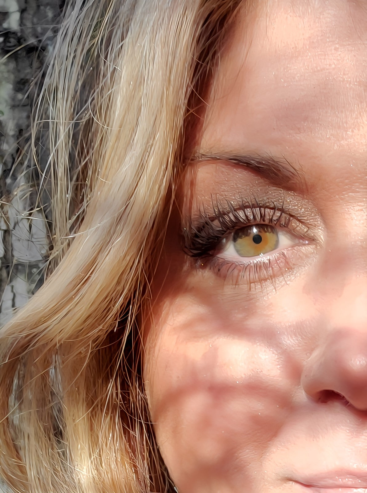 Woman wearing Perricone MD No Makeup Mascara